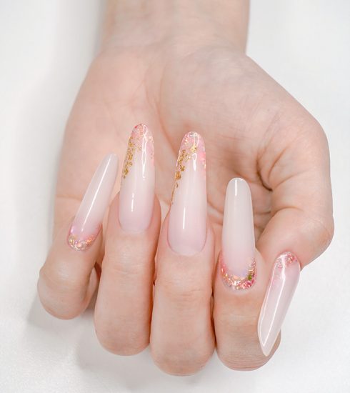 nail art milky nails