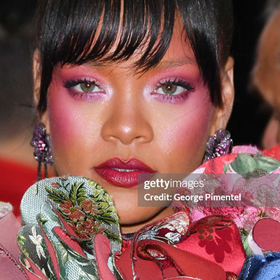 Rihanna labbra con arco di cupido accentuato