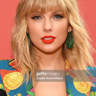 Taylor Swift labbra dalla forma rotonda piena