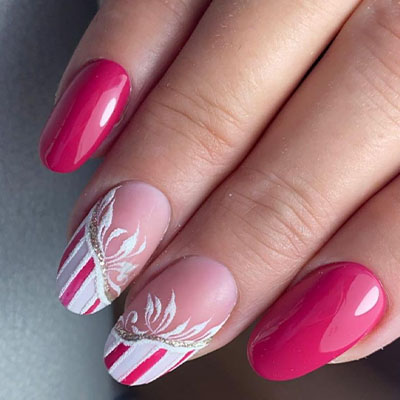 unghie rosa con decorazioni bianche