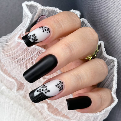 Nail art con fiori effetto black and white