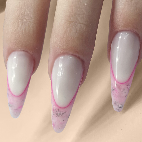 Nail art con french rosa