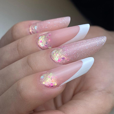 Nail art con french bianco e glitter rosa