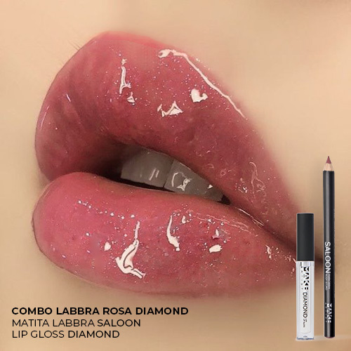 Labbra con matita e lip gloss