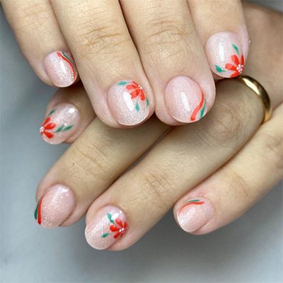 Nail art nude con fiori