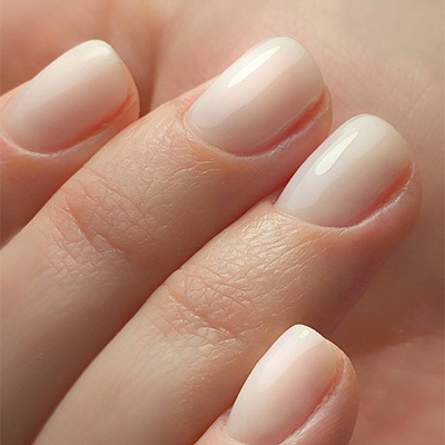 Manicure rosa nude