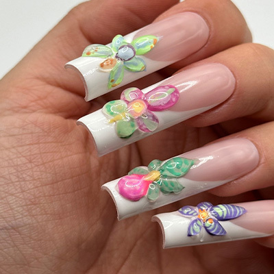 Nail art con french e fiori 