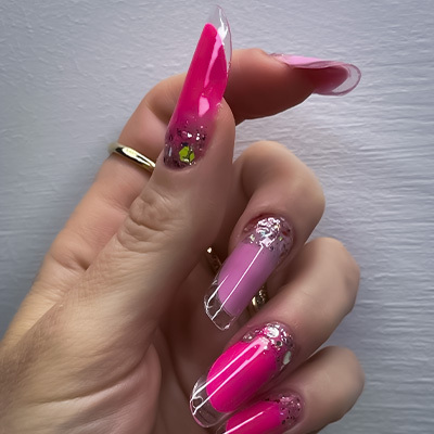 Unghie fucsia con glitter